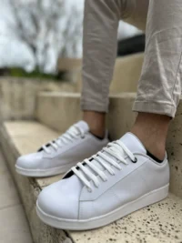 zapatilla de hombre blanca moda aesthetic